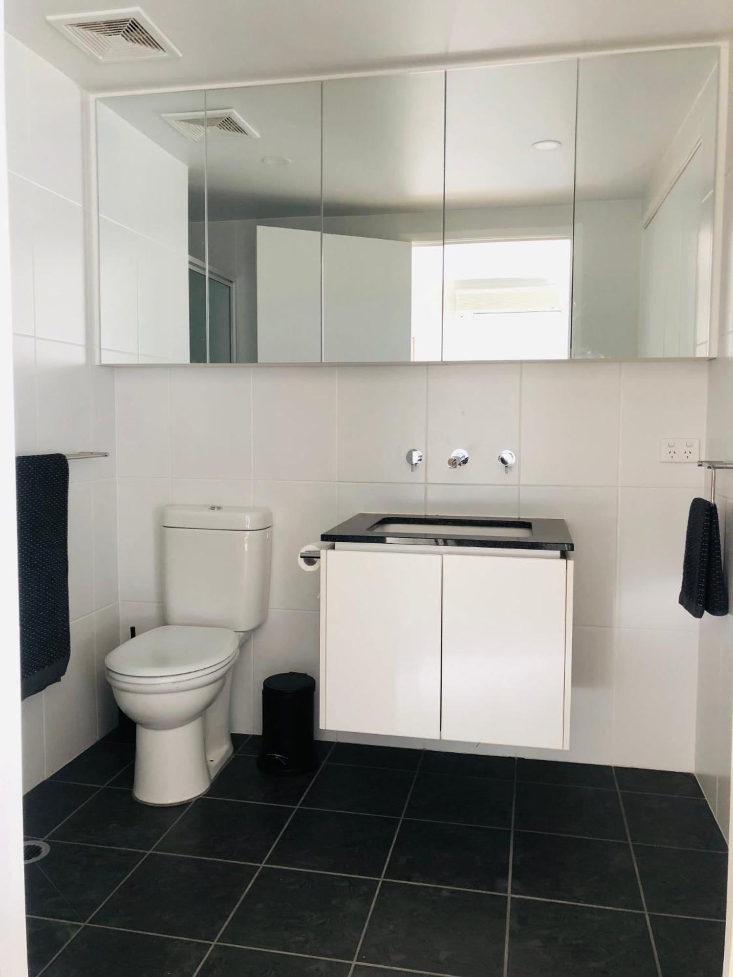 Staying Places - The Avenue Canberra Room photo